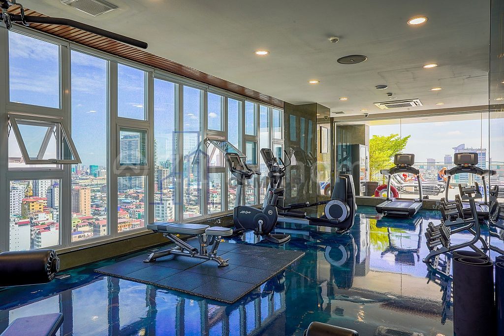 Luxury 3 Bedroom Penthouse for Rent now available in BKK2 with beautiful Pool, gym is available now.