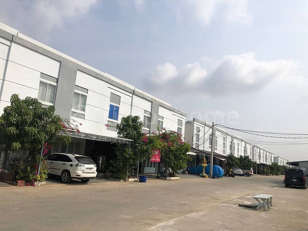 Flat House for Sale at Borey Piphup Thmey Chuk Va3 ផ្ទះសម្រាប់លក់នៅបុរី ពិភពថ្មី​ឈូកវ៉ា3 (C-8631)