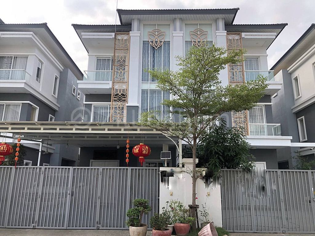 Twin Villa for sale at Borey Varina Sen sok. ▪️វីឡាភ្លោះសម្រាប់លក់ (បុរី វ៉ារីណា) ▪️គម្រោងជាប់ផ្លូវ40m ឆ្ពុះទៅផ្សារទំនើបAeon Mall2   (c-8668)