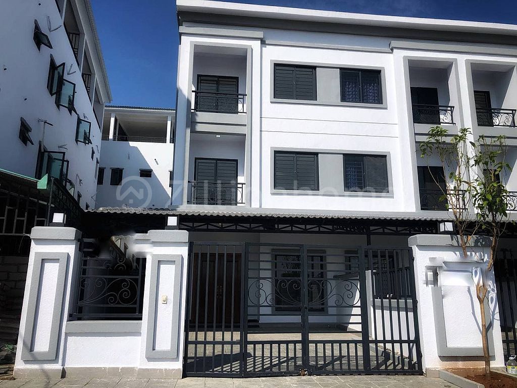 Link Villa for Sale at Borey Pephup Thmey LA Sen Sok II • វីឡាកូនកាត់សម្រាប់លក់បន្ទាន់(បុរីពិភពថ្មី ឡាសែន សុខ2)   (C-8883)