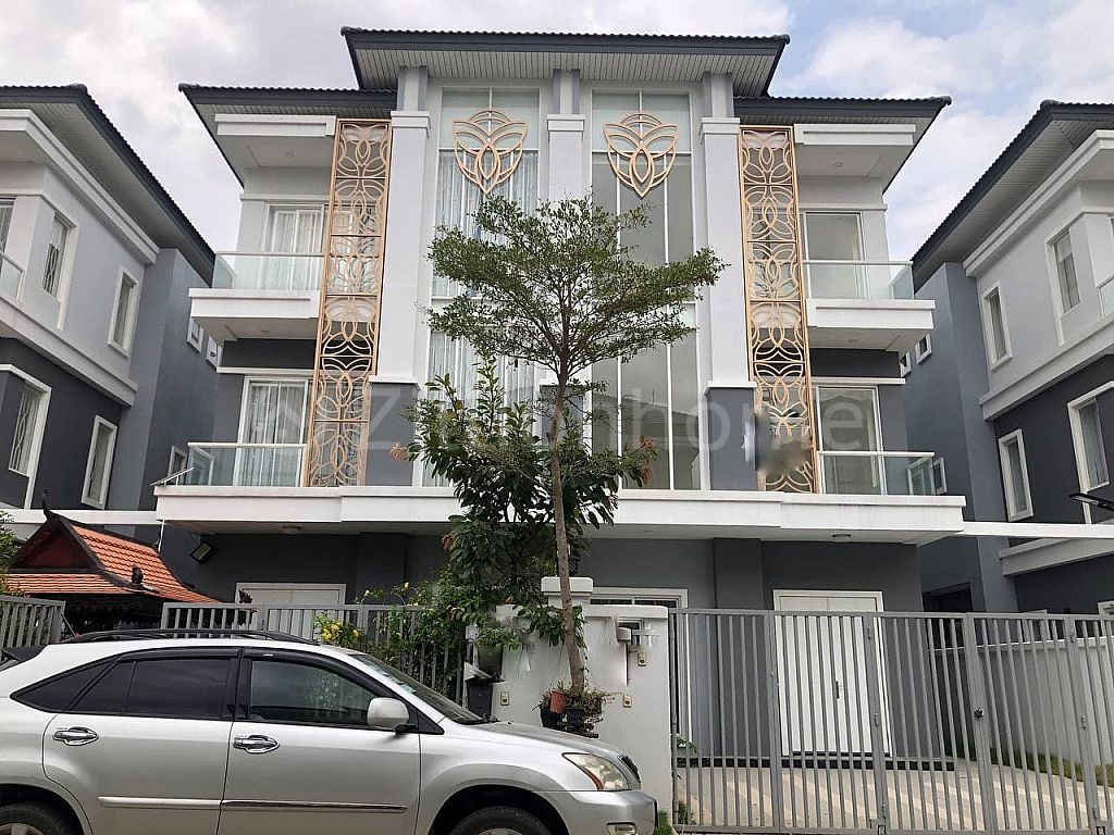 Twin Villa for sale at Borey Varina Sen sok. (VRN) ▪️វីឡាភ្លោះសម្រាប់លក់ (បុរី វ៉ារីណា​គម្រោង​ទី1) (C-9105) ▪️គម្រោងជាប់ផ្លូវ40m ឆ្ពុះទៅផ្សារទំនើបAeon Mall2 ក្រាំងធ្នង់ 