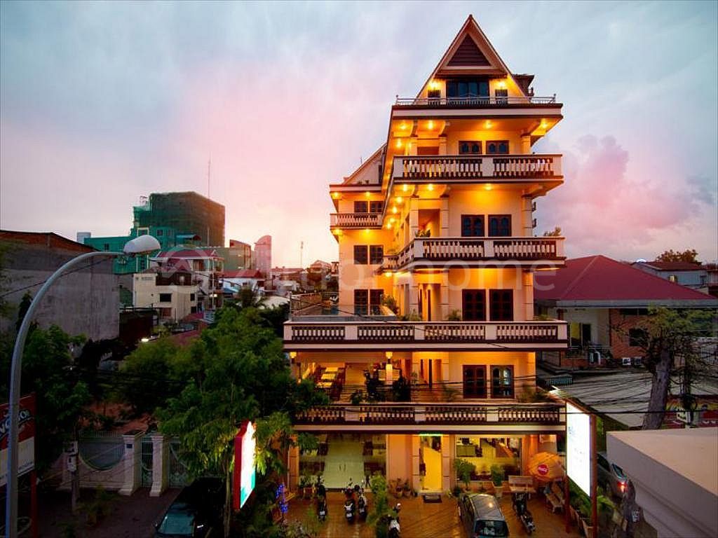 HOTEL BUILDING IN DAUN PENH AREA