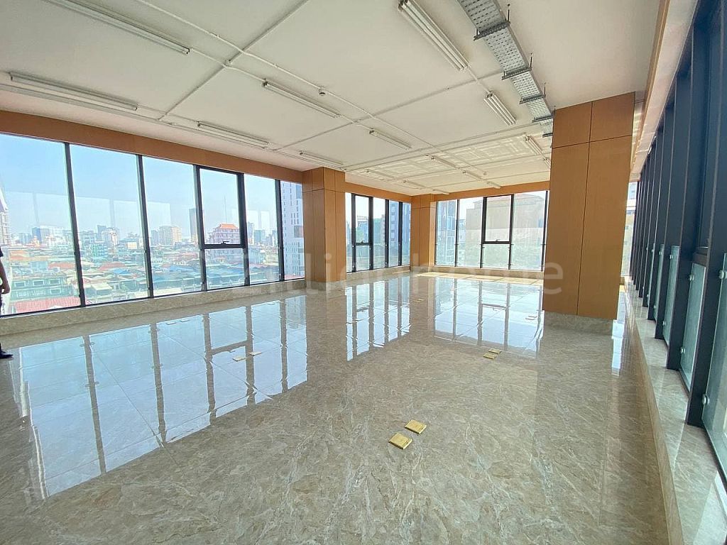 EXCELLENT OFFICE SPACE ON MAO TSE TOUNG BLVD.