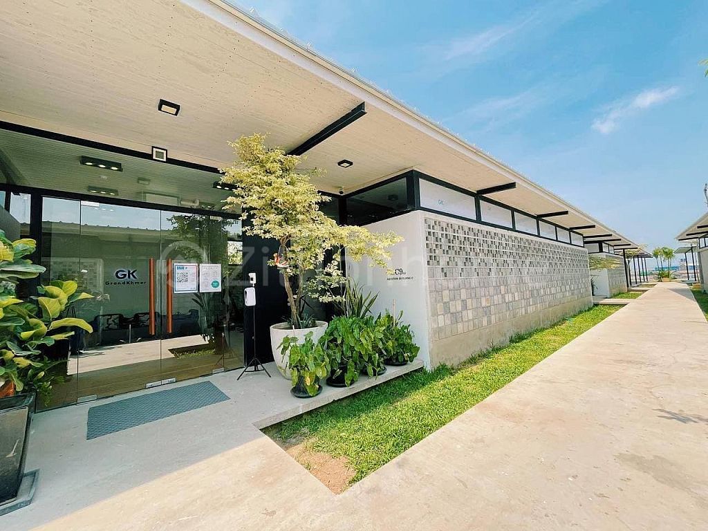 COOL GREEN OFFICE SPACE IN TONLE BASSAC
