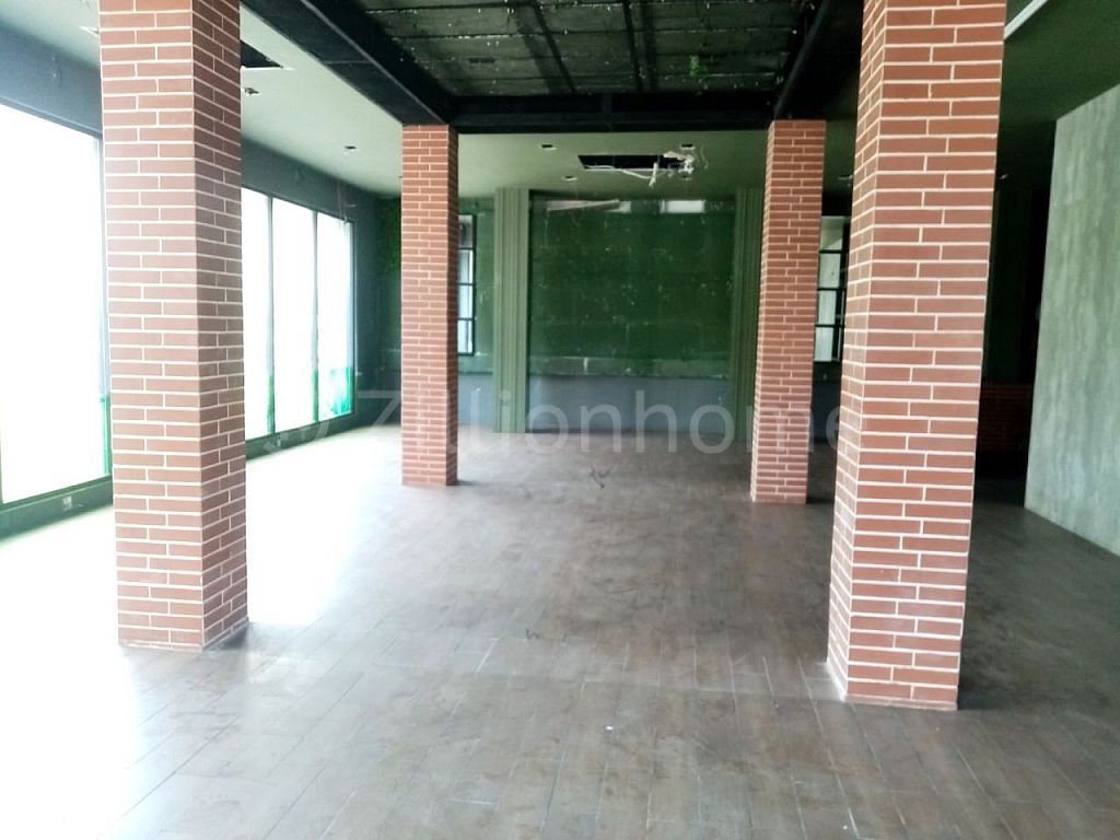 COMMERCIAL STORE FOR LEASE IN TOUL KORK