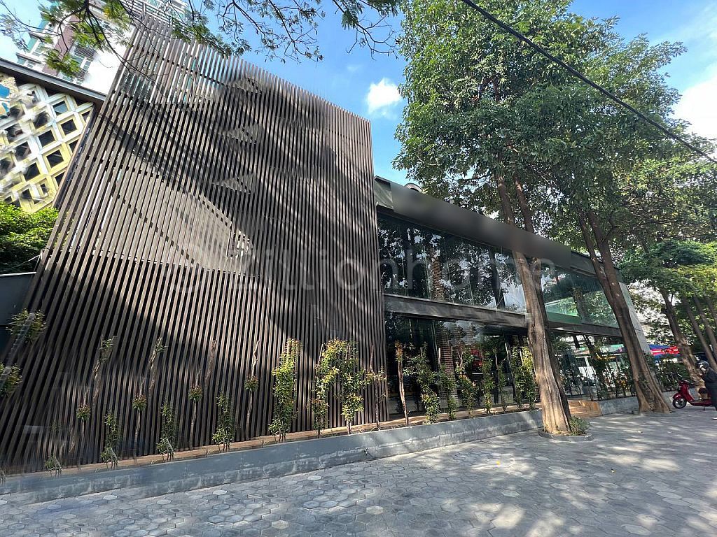 COMMERCIAL STORE FOR LEASE IN BKK 1