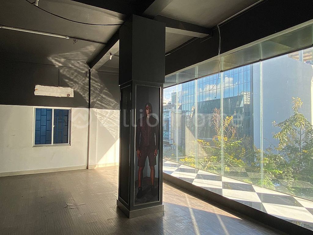 COMMERCIAL BUILDING FOR LEASE IN DAUN PENH