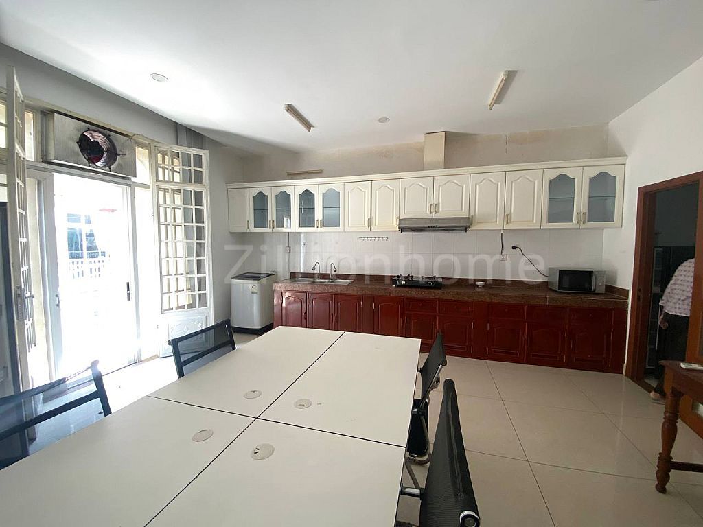 COMMERCIAL STORE FOR LEASE IN TONLE BASSAC