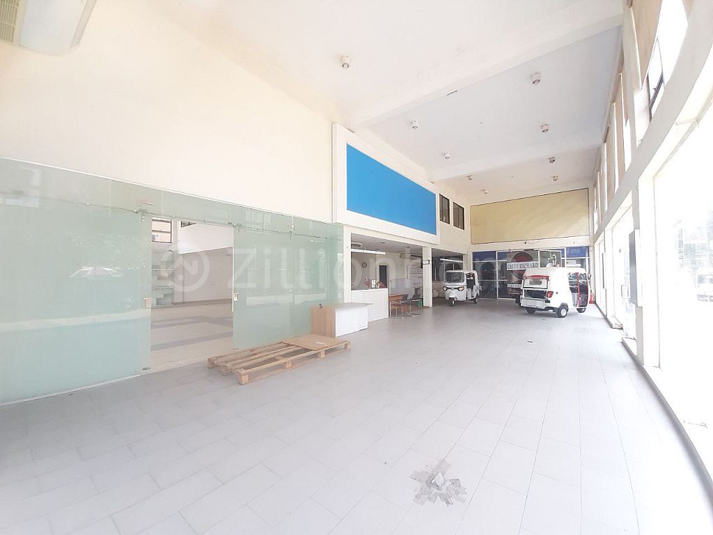 COMMERCIAL BUILDING FOR LEASE IN CHAMKARMON
