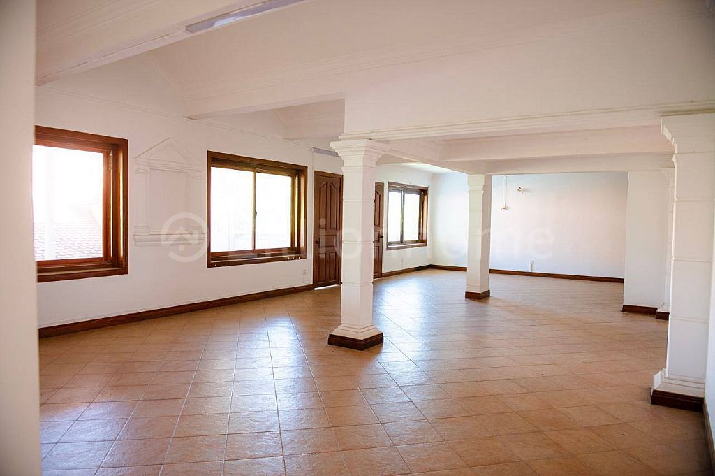 COMMERCIAL PROPERTY FOR LEASE IN CHAMKARMON