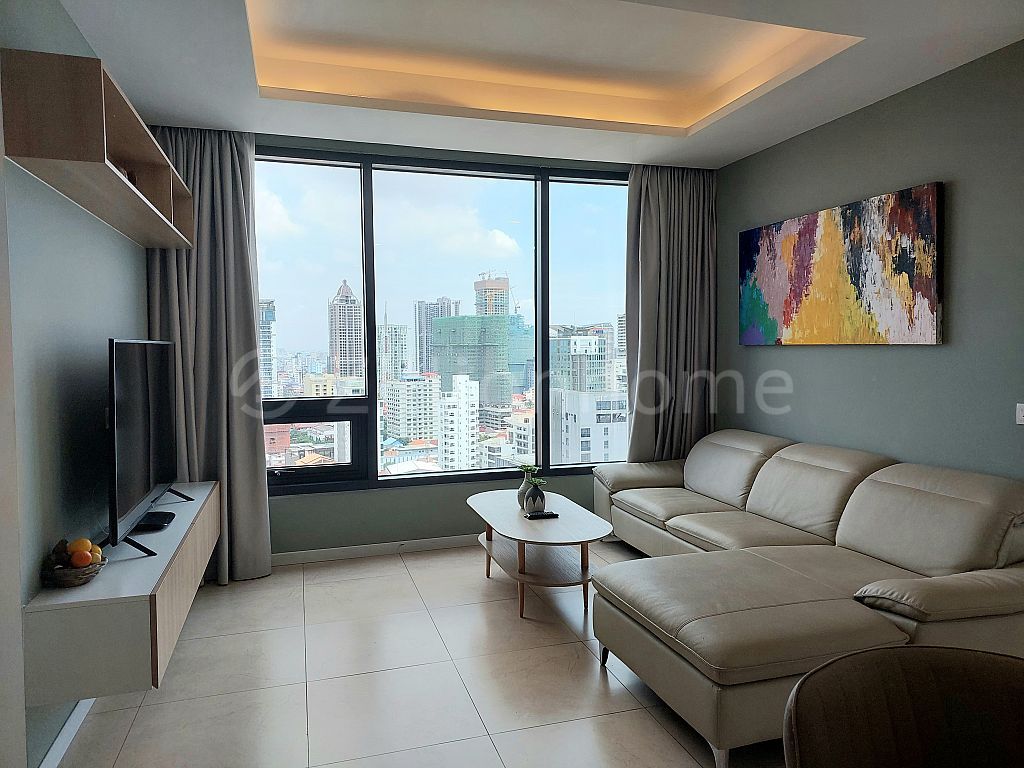 --- BEAUTIFUL WHOLE CORNER Three Bedrooms at The Penthouse Resident in front of AEON Mall 1
