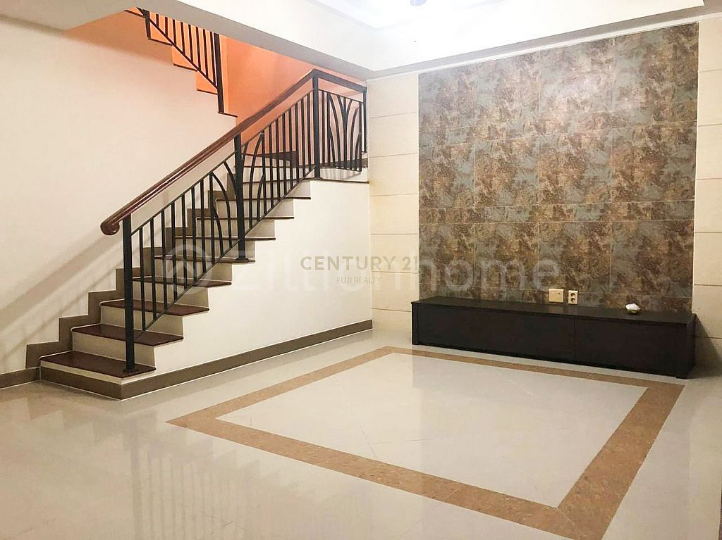 🏠 Town House for rent at Camko City Area.