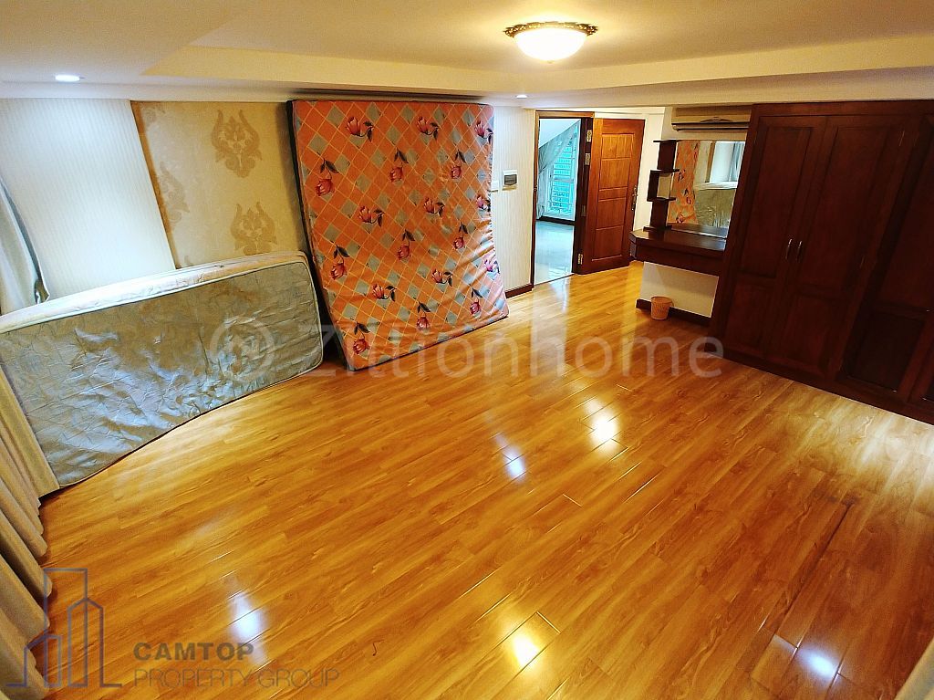 TOWNHOUSE FOR RENT IN THE RUSSIAN MARKET AREA