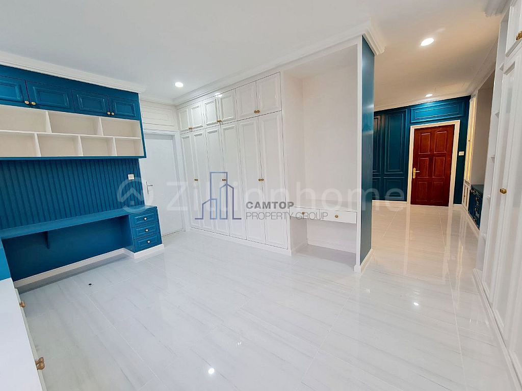 5 Bedrooms Modern Villa In Tonle Bassac Area Is Available Now!!
