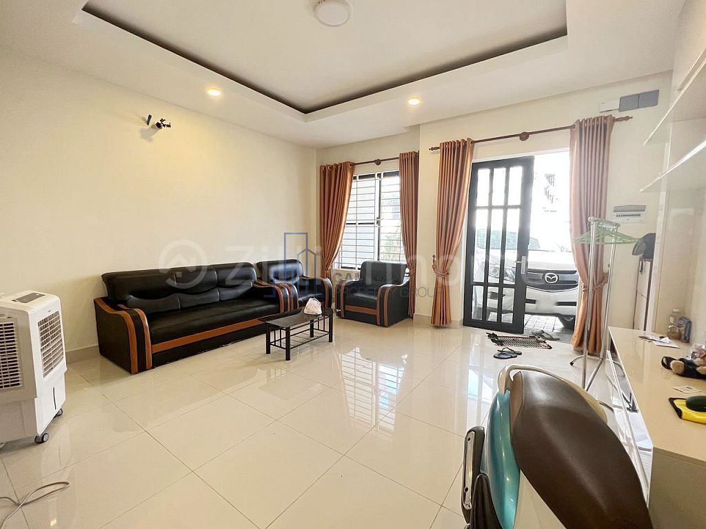 4 Bedrooms Townhouse For Rent In Borey Peng Hout Beong Snor