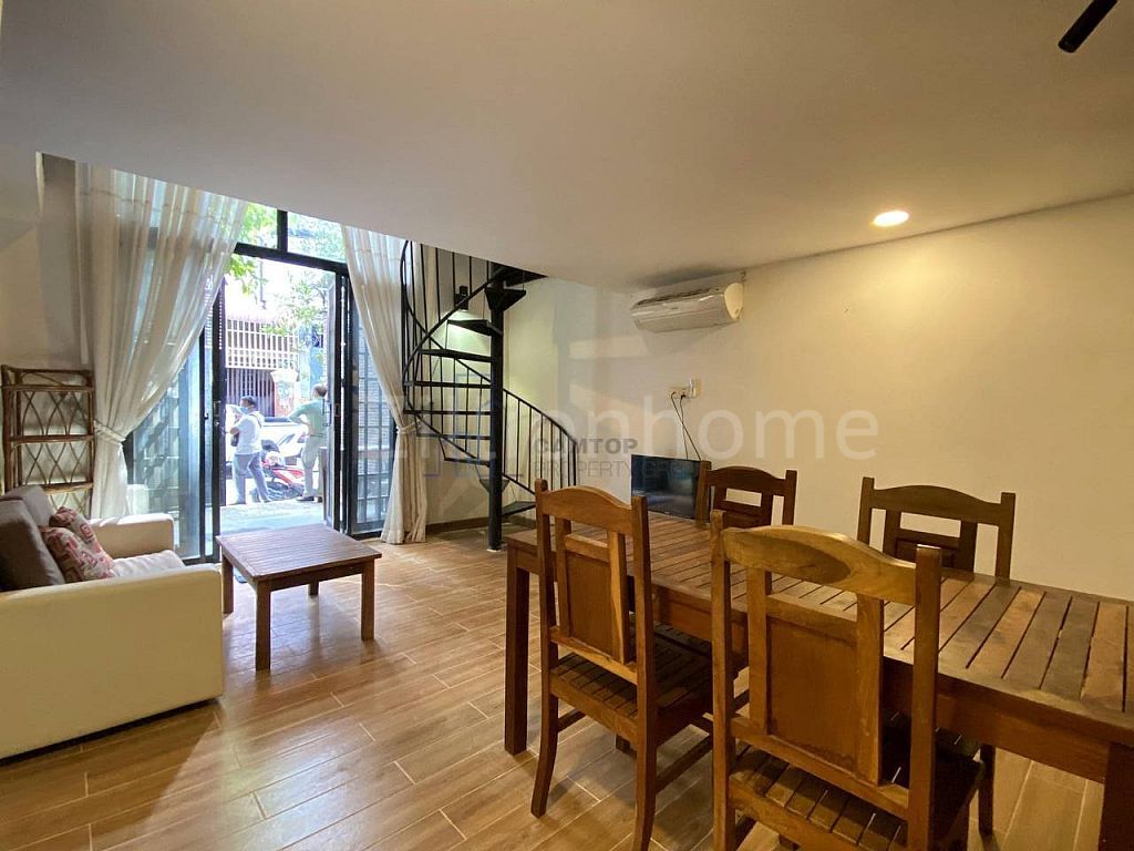 DUPLEX-STYLE APARTMENT FOR RENT IN BKK3 AREA