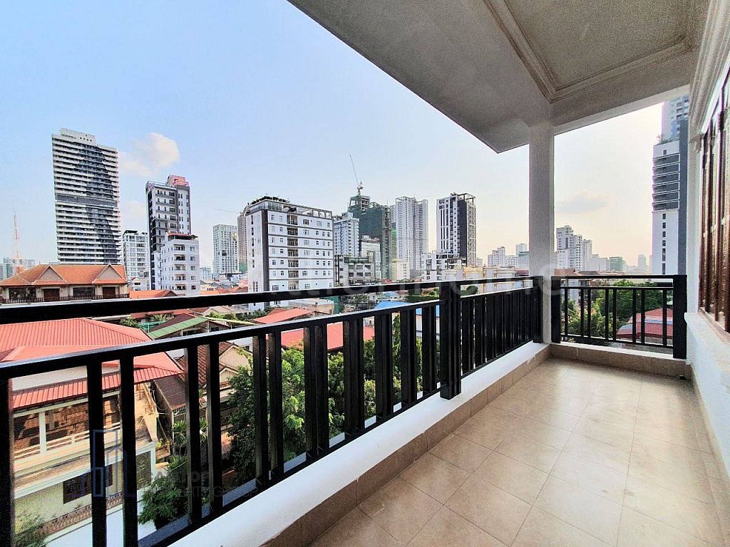 1 BEDROOM SERVICED APARTMENT IN BKK1 AREA IS AVAILABLE NOW!!