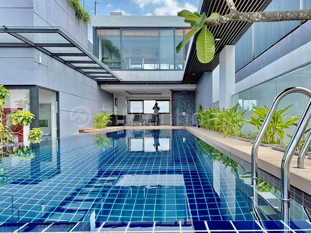 MODERN 2 BEDROOMS APARTMENT WITH GYM AND POOL FOR RENT NEAR BKK1 AREA