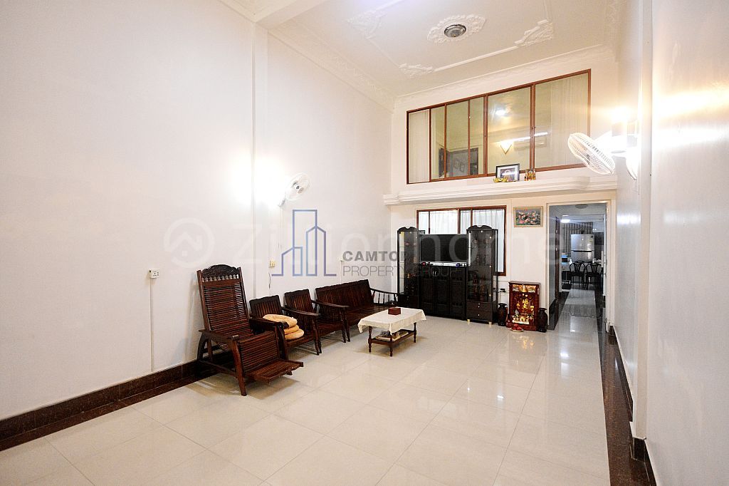 3 Bedrooms Apartment For Rent Near Russian Market / Tuol Tompoung Area