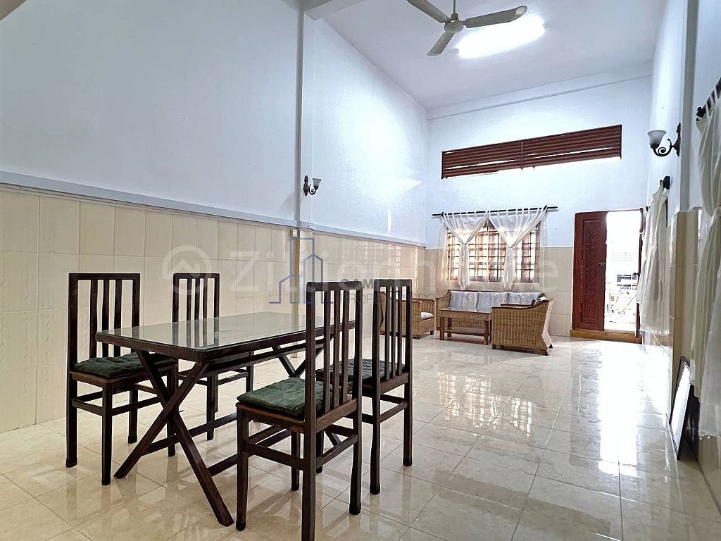 3 Bedrooms Apartment For Rent In BKK3 Area
