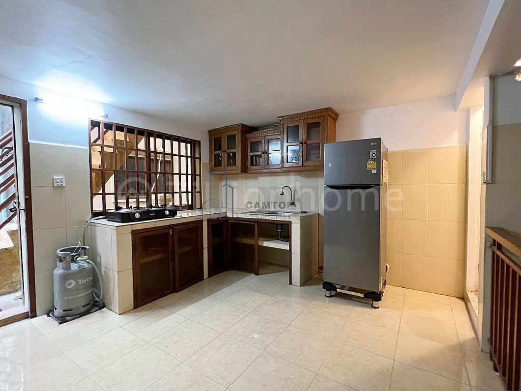 3 Bedrooms Apartment For Rent In BKK3 Area