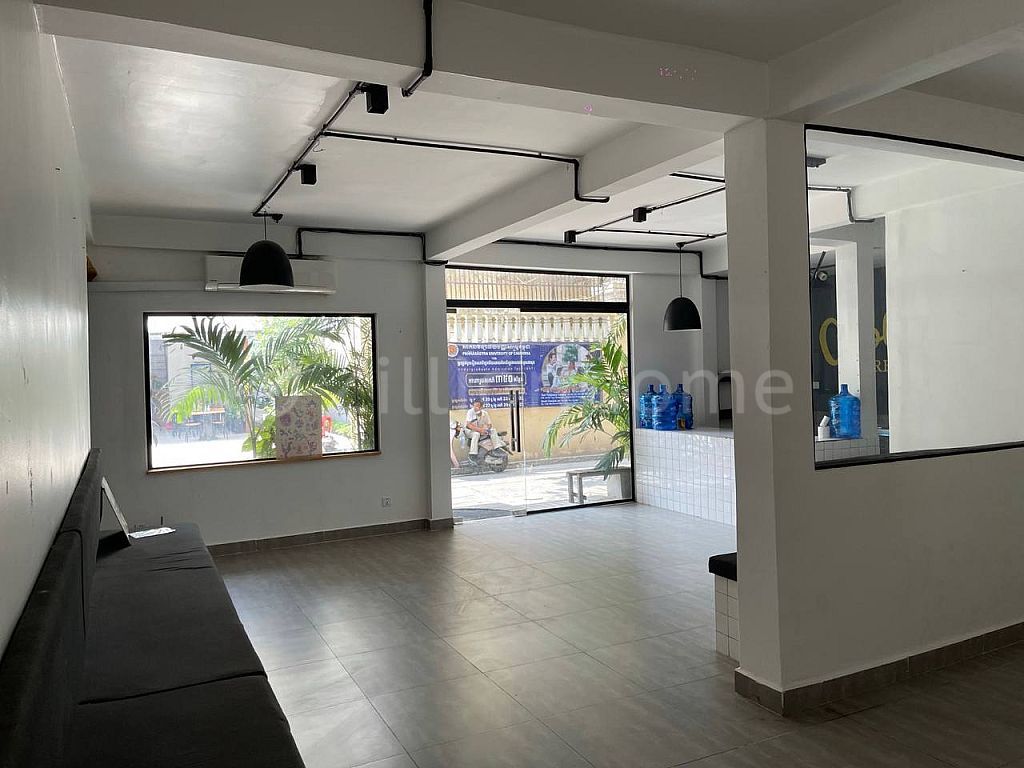 OFFICE/RETAIL SPACE NEAR BKK1 AREA IS AVAILABLE FOR RENT NOW!