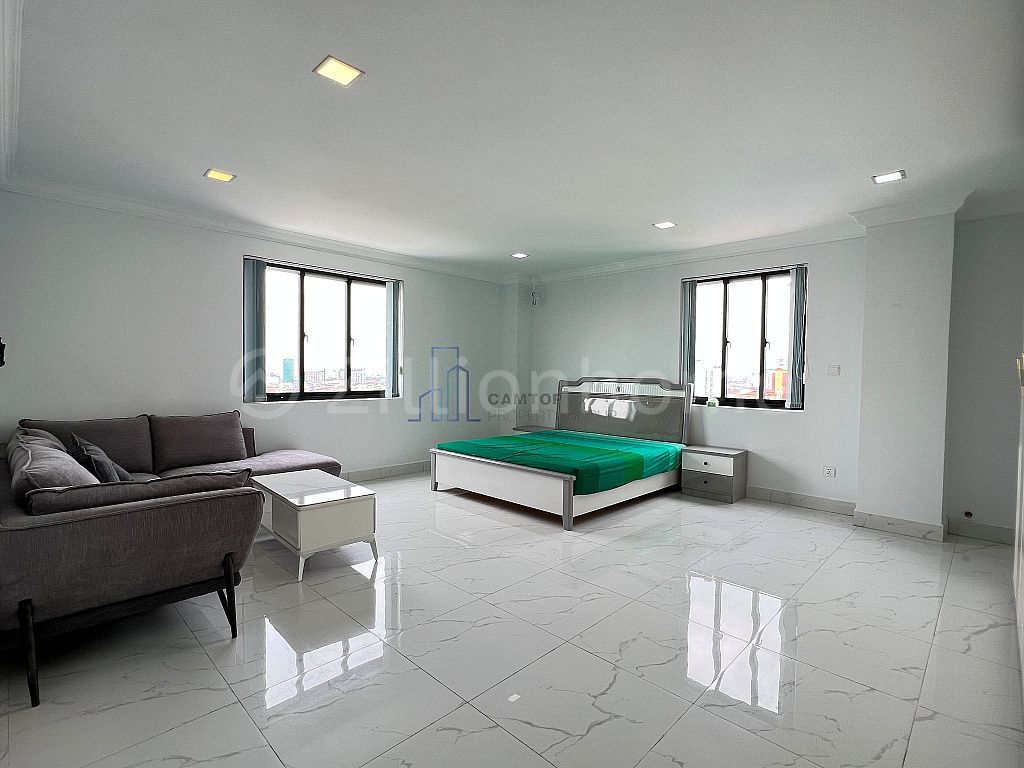 4BR - Penthouse With Swimming Pool For Rent In Phsar Daem Thkov Area
