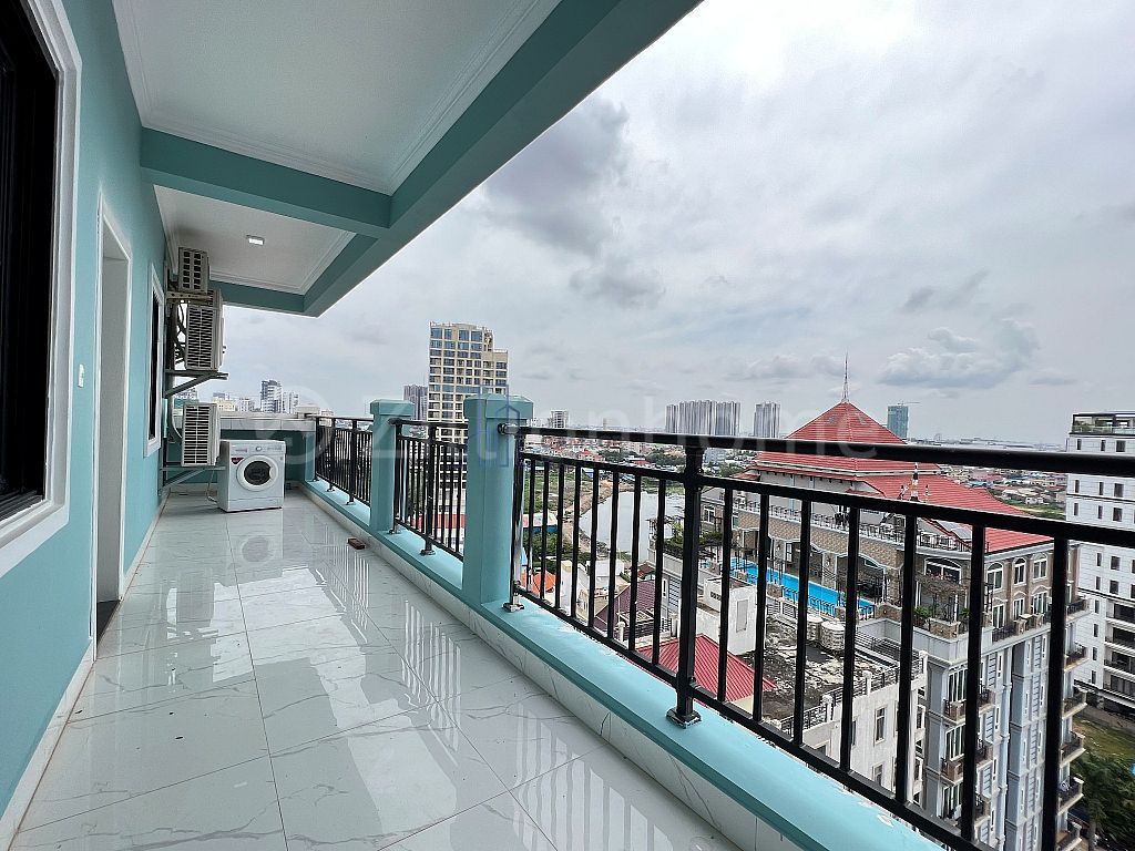 4BR - Penthouse With Swimming Pool For Rent In Phsar Daem Thkov Area