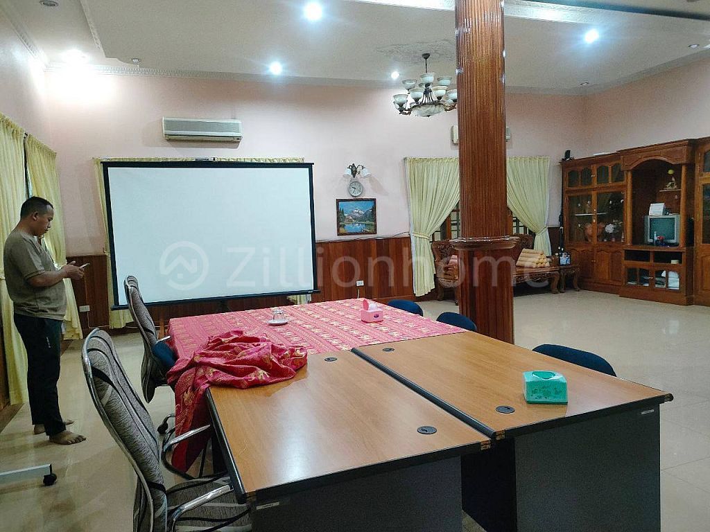 6 Bedrooms Villa For Rent In Toul Tompoung market (Russian market), Khan Chamkamorn, Phnom Penh