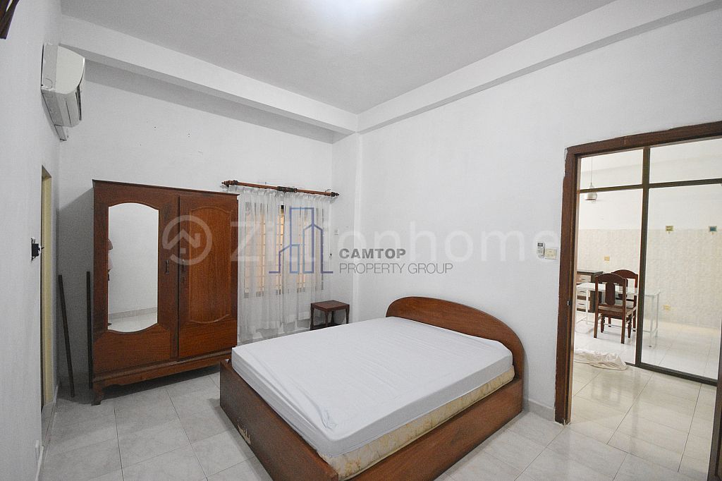 Huge Balcony 3 Bedrooms Apartment For Rent In BKK1 Area
