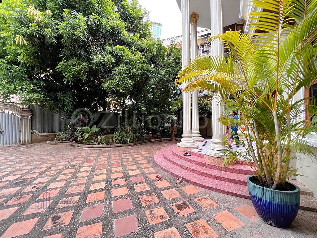 Residential Villa For Rent In BKK1 Is Available NOW!!