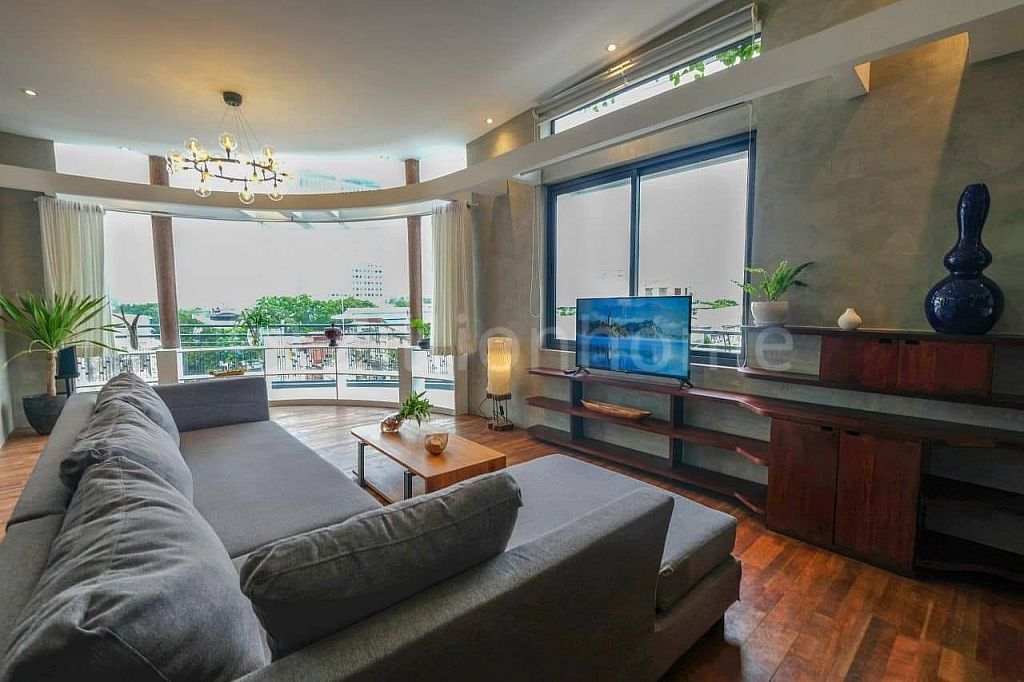2BR - Luxury Apartment For Rent In Daun Penh Area Near Phsar Thmei Market