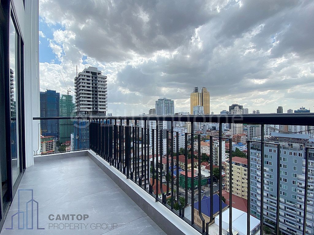 GRADE A - PENTHOUSE SERVICED APARTMENT IN BKK1 AREA IS AVAILABLE NOW!!