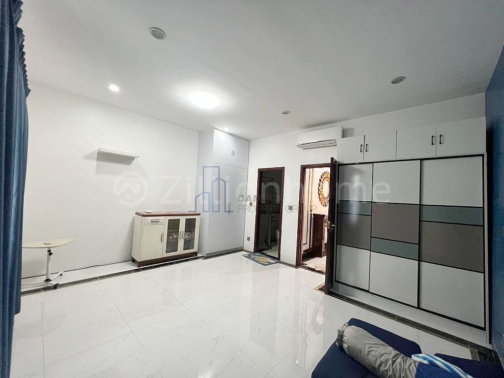 5BR - Townhouse For Rent In Tonle Basac Area Close To AEON Mall Phnom Penh