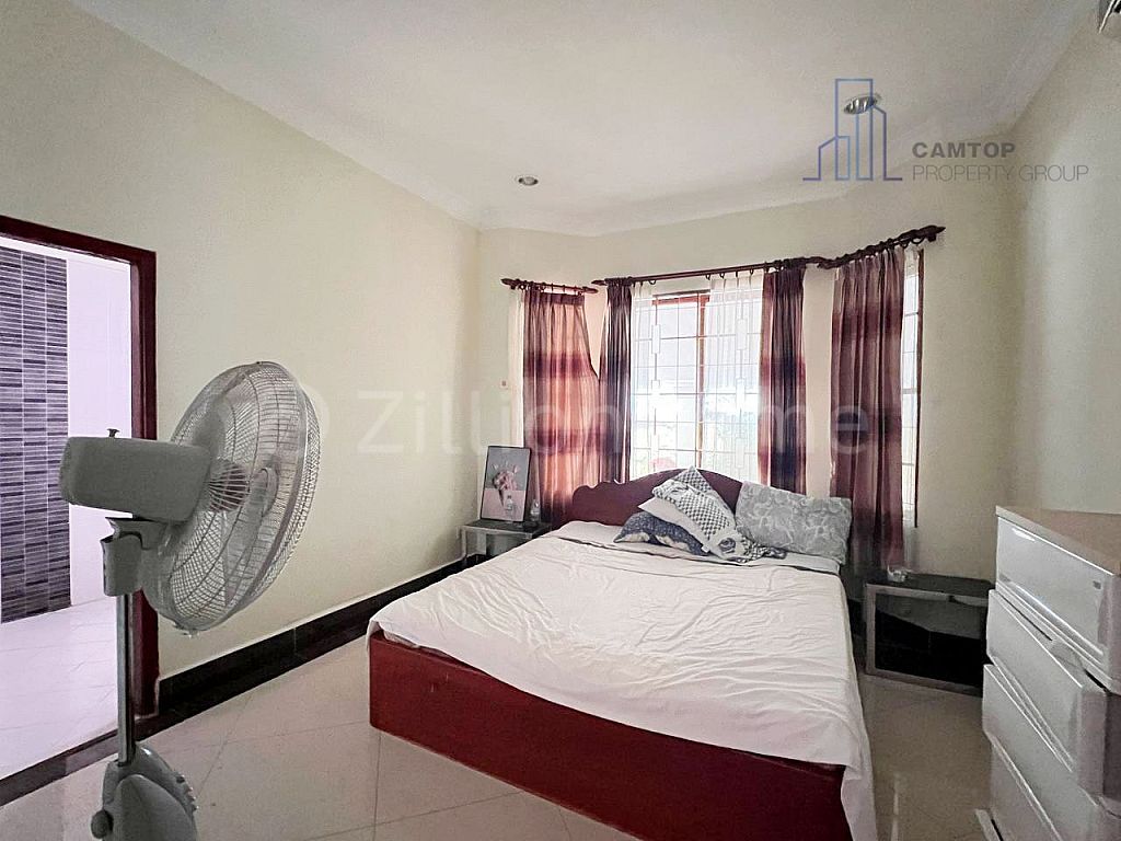 5 Bedrooms Villa For Rent In Chroy Changva area