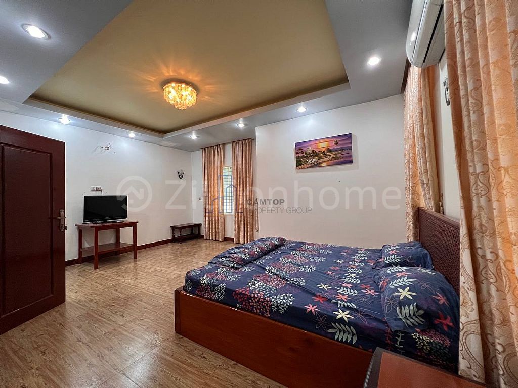 3BR - Townhouse For Rent in Gate Community in Boeng Tompun Area