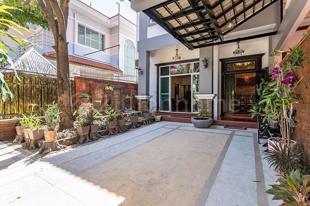 4BR - Comfortable Villa For Rent in Gate Community of Basac Garden City, Tonle Basac - Phnom Penh