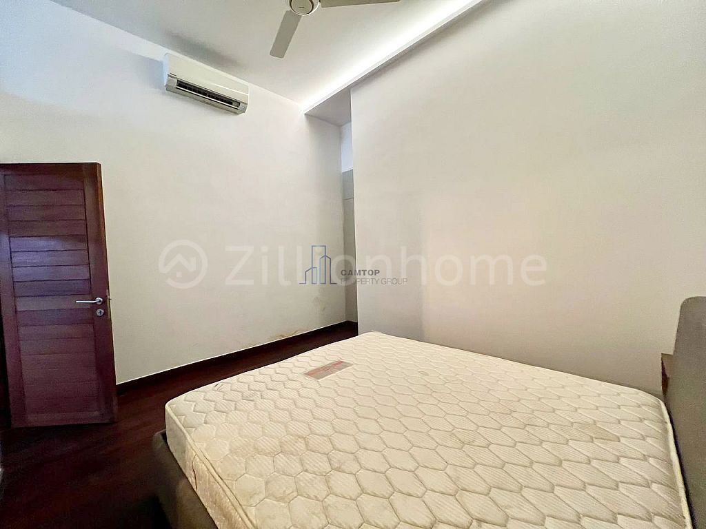 Western 2 Bedrooms Duplex Apartment For Rent In Daun Penh Area Near National Museum