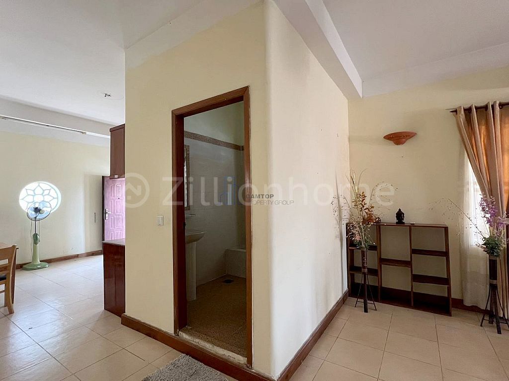 Spacious Penthouse 3 Bedrooms Apartment For Rent In Tonle Bassac Area
