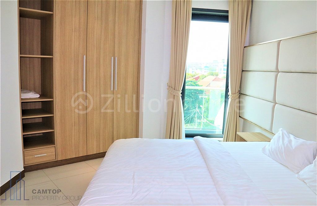Two bedrooms Modern apartment with pool and gym for  rent in Toul Kork