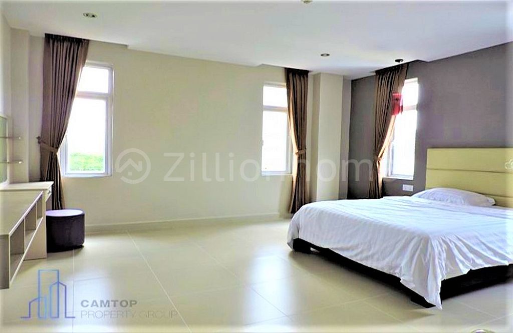 Two bedrooms apartment with pool and gym in Toul Kork is available now
