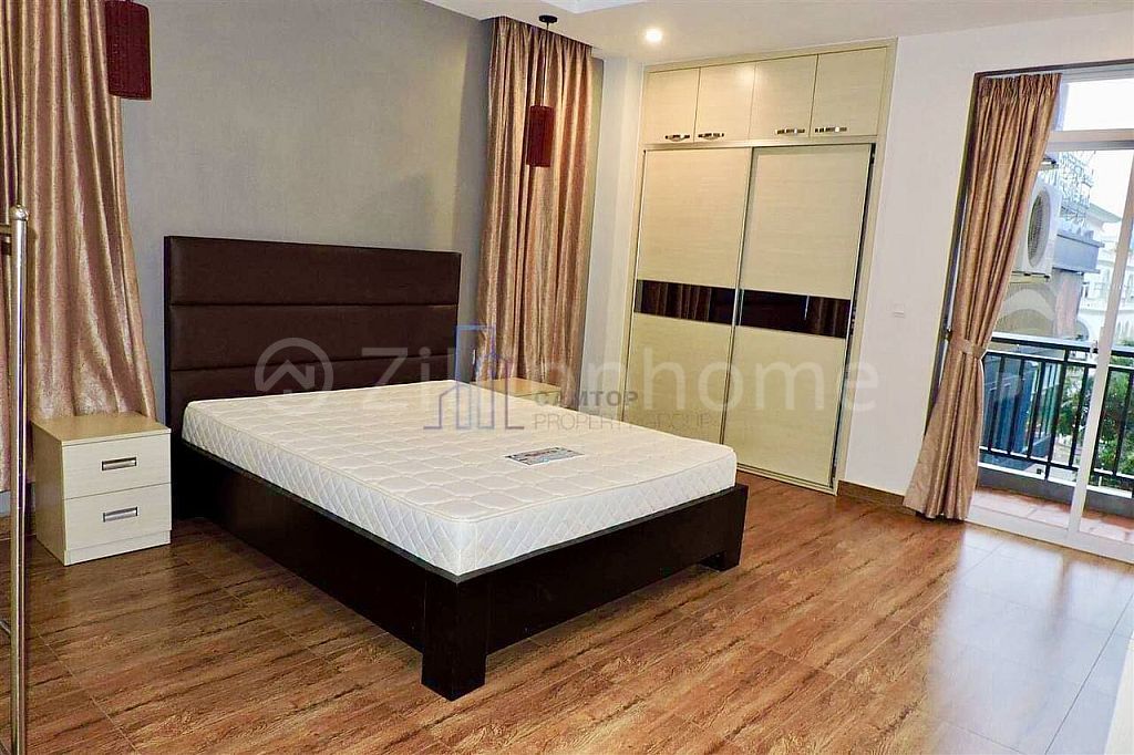 2 bedrooms apartment with pool and gym in Toul Kork
