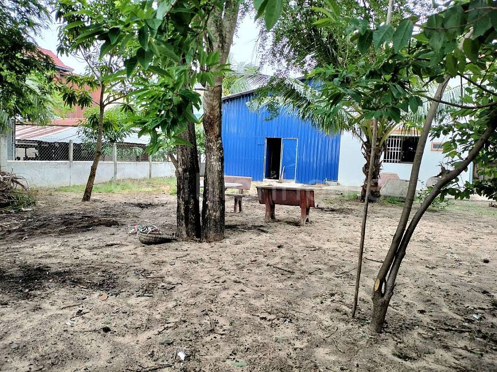 Land+House for sale (current rentle income 400$/month)