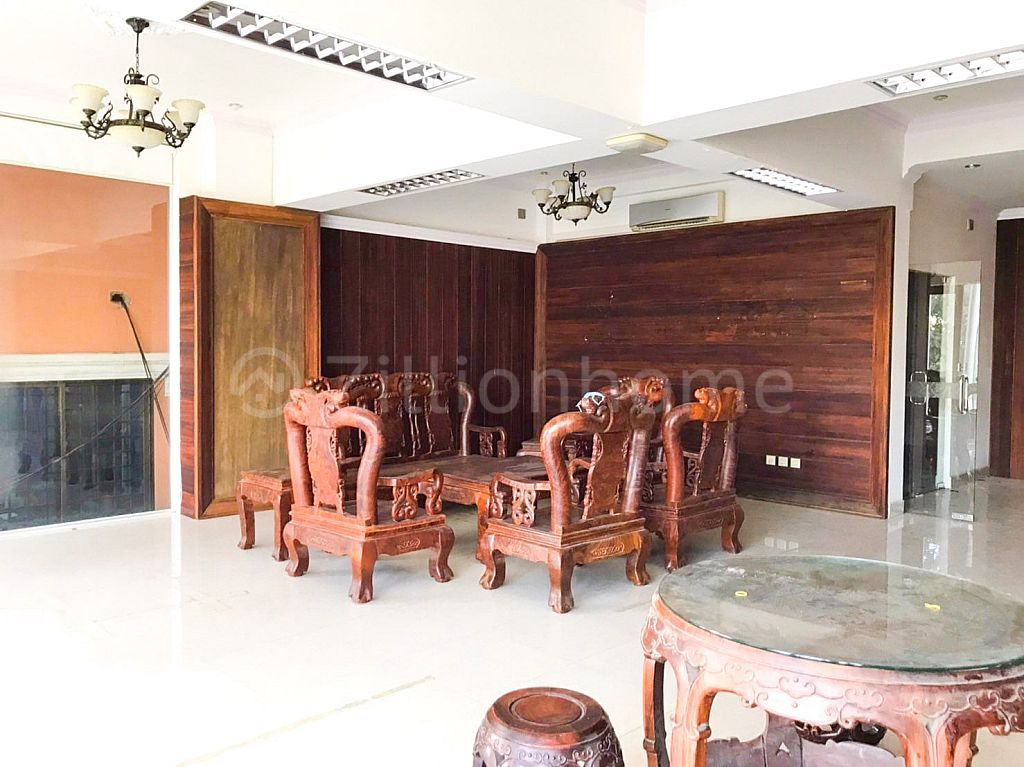 Good location Building for rent at Toul tompong    (C-8298)