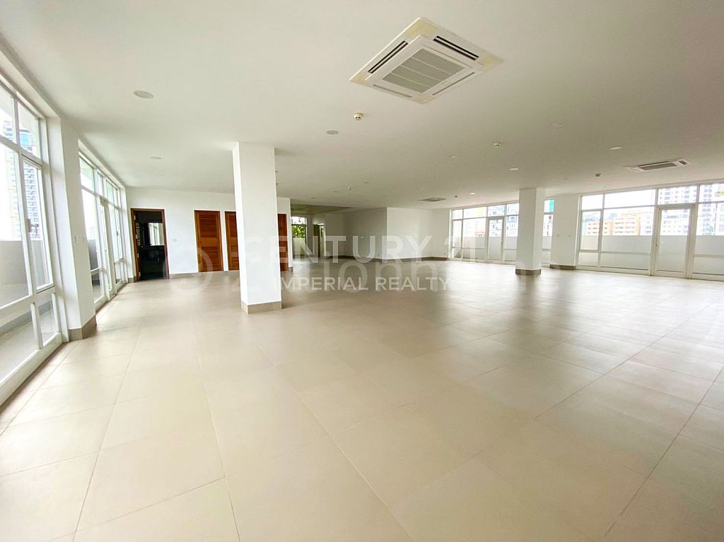 Good location office Building for rent at Bkk1 ID C-7941
