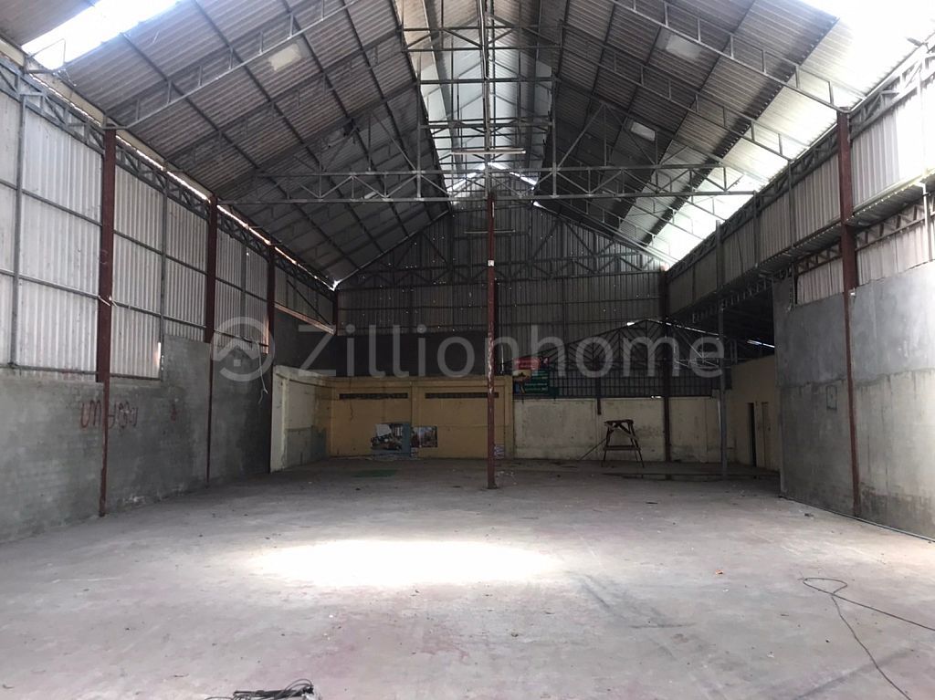 ឃ្លាំងសម្រាប់ជួល នៅផ្សារដើមថ្កូវ/Wearhouse for rent at Phsar Doum Thkov  C-9668