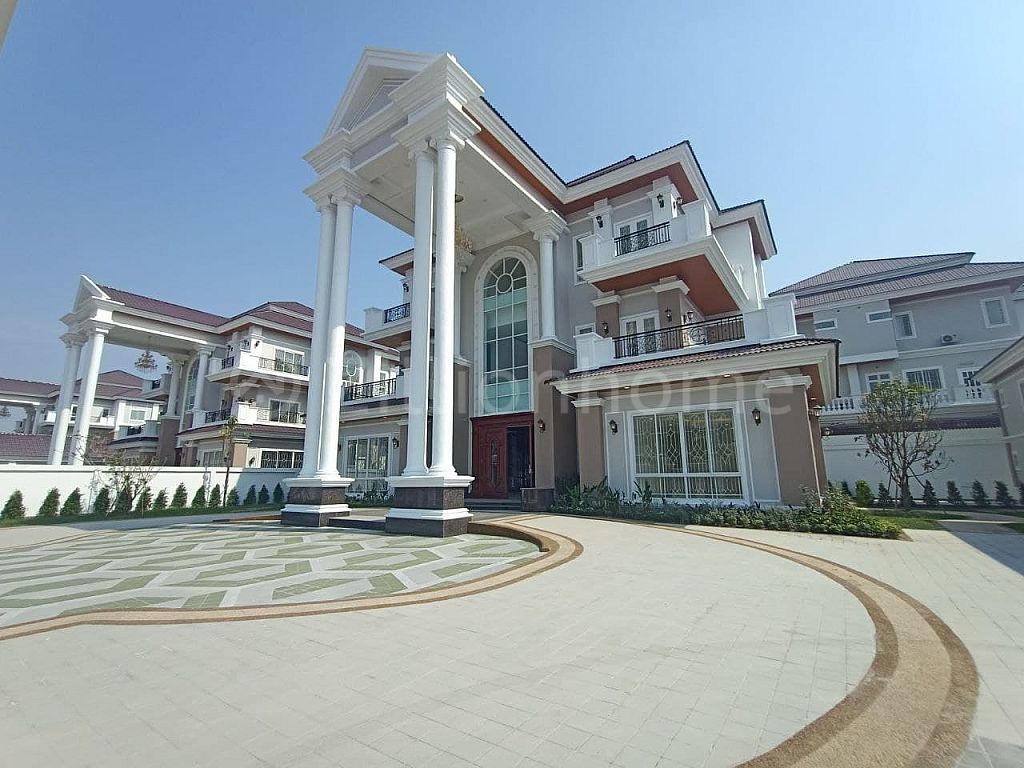 King A Villa for Sale in Borey Peng Houth Boueng Snor